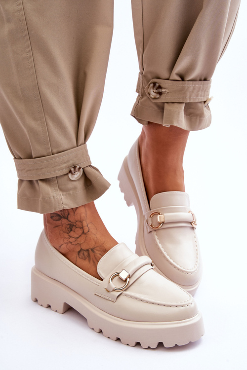 Жіночі шкіряні лофери бежевого кольору Camerin