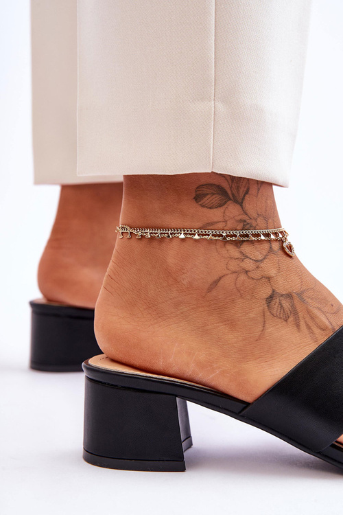 Класичні шкіряні босоніжки на низькому каблуці чорні Miley