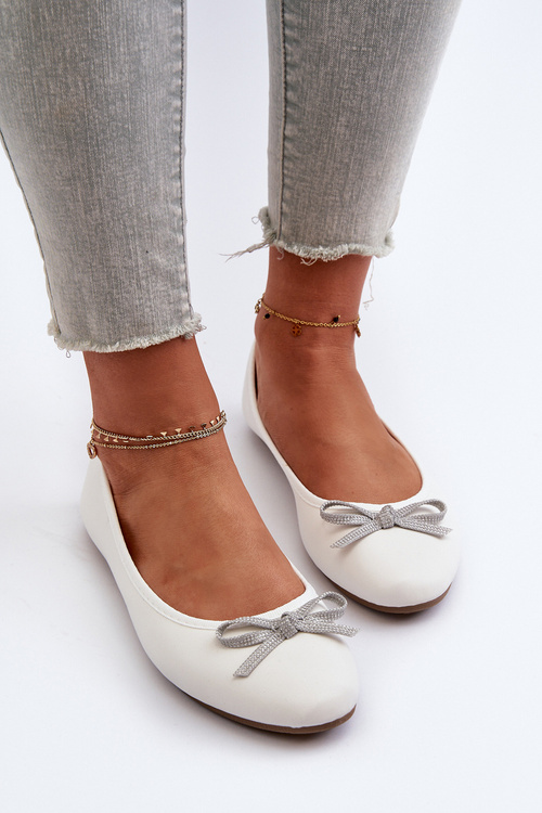 Білі балетки з еко шкіри з бантом