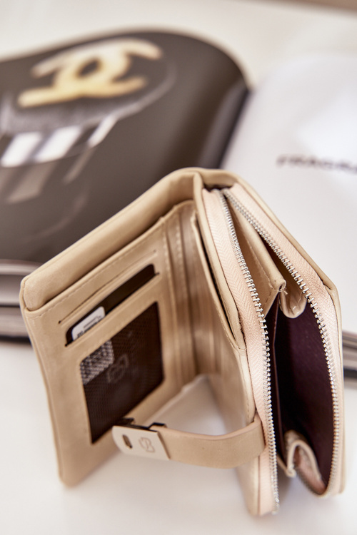 Лакований Жіночий Гаманець Світло Бежевий Yathika