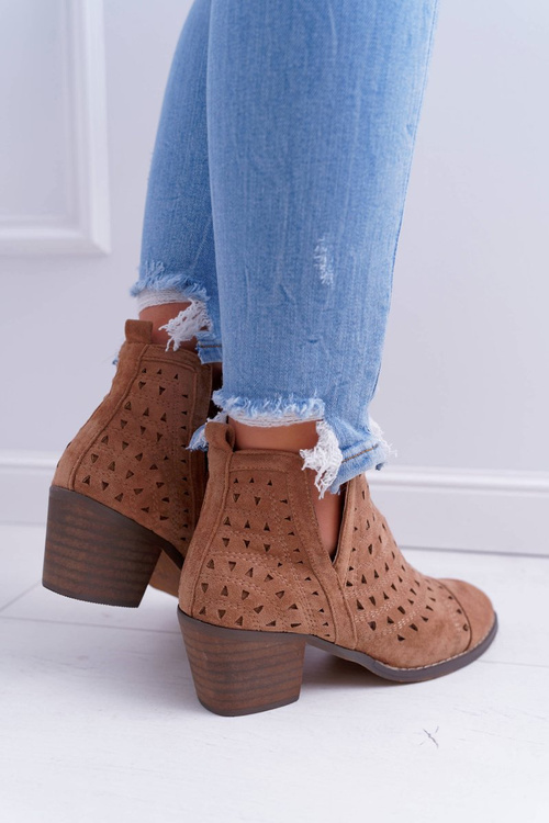 Жіночі чоботи на шпильці ажурні з вирізами коричневі міланські