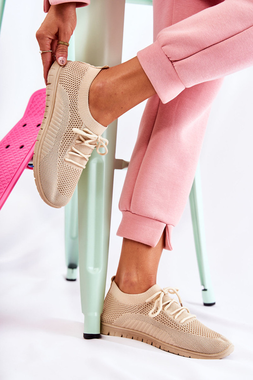 Жіноче спортивне взуття бежевого кольору Sequro