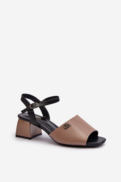 Елегантні жіночі босоніжки з бежевої екошкіри на блочному каблуці Vattima