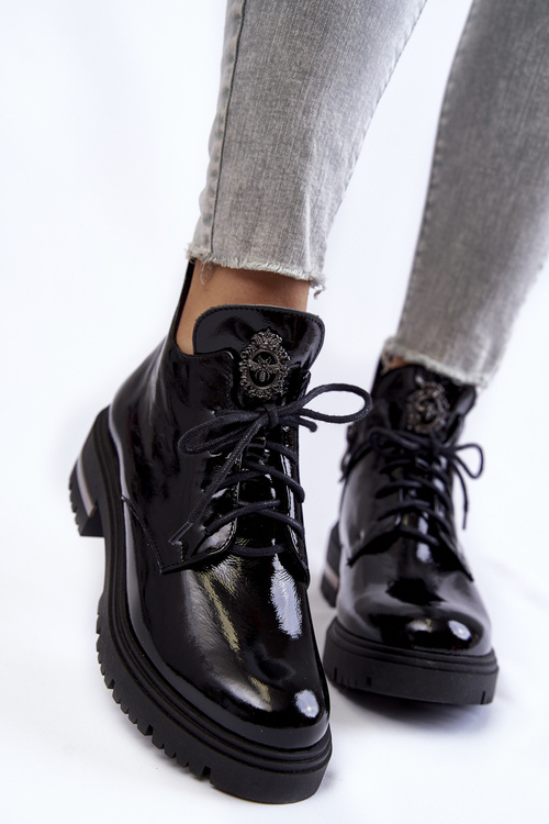 Жіночі лаковані ботильйони Zazoo 60309 на плоскому каблуці чорні