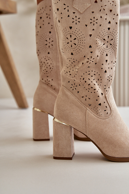 Жіночі вирізані ботильйони з гострими носами з бежевої штучної замші Nevithra