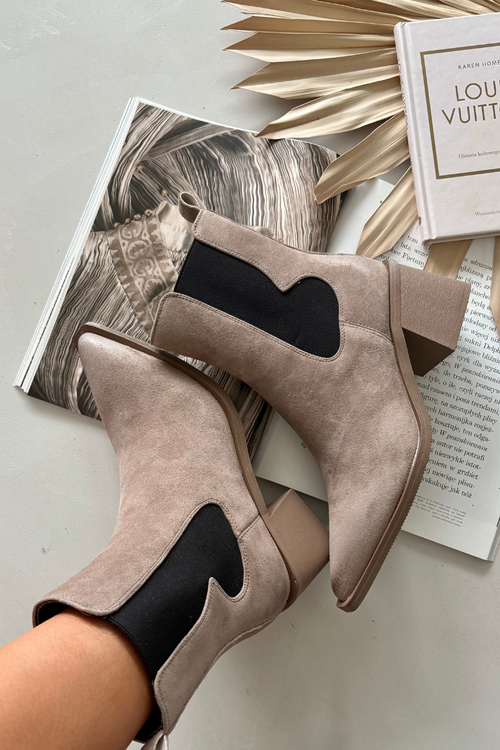 Шкіряні замшеві жіночі чоботи на підборах з підкладкою Artiker 57C0045 бежеві