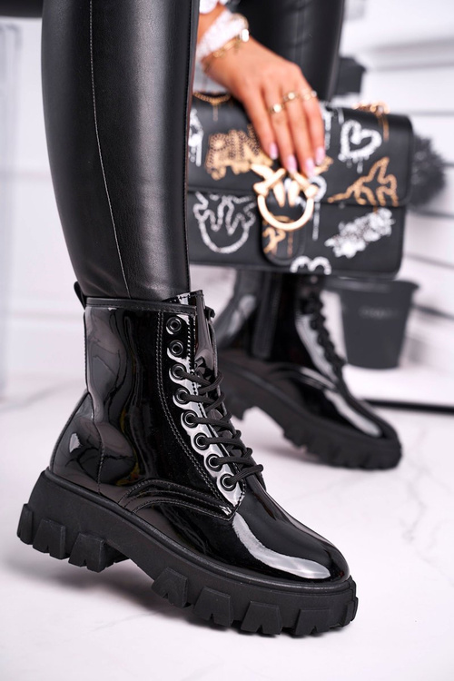 Чоботи жіночі на плоскій підошві лаковані чорні Linzo