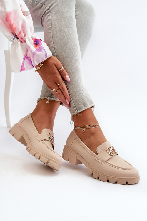 Елегантні жіночі лофери із золотим декором бежеві Tosisa