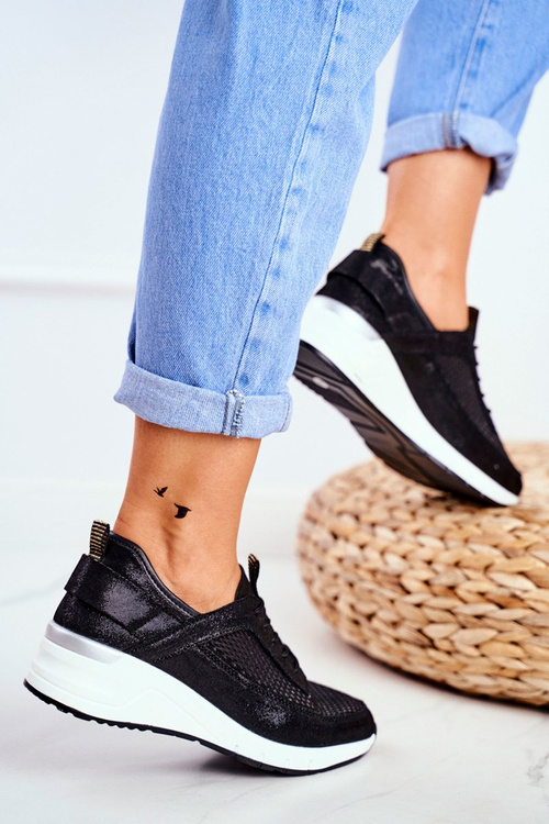 Жіноче спортивне взуття шкіряне чорне Love Me