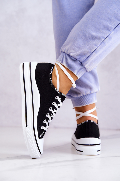 Жіночі кросівки на зав'язках чорні Menifee