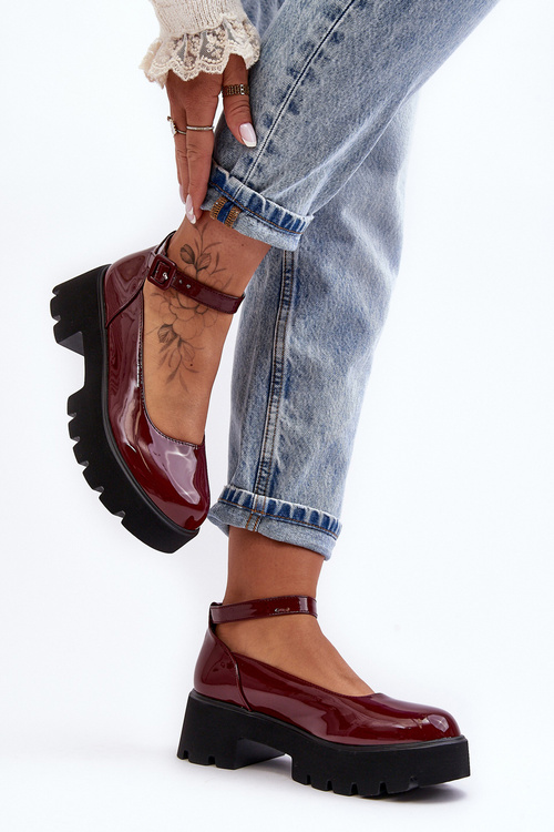 Жіночі лаковані туфлі на низькому каблуці з пряжкою бордового кольору Owena