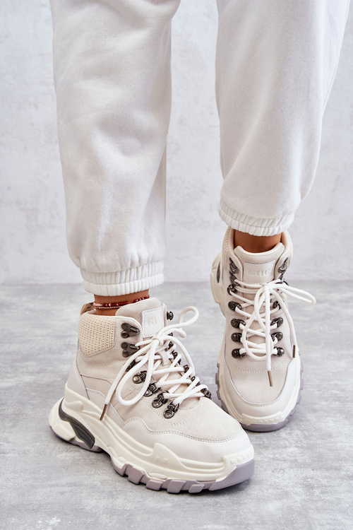 Жіноче високе спортивне взуття GOE KK2N4097 світло-бежевий