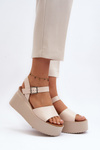 Жіночі босоніжки на танкетці бежевого кольору Geferia