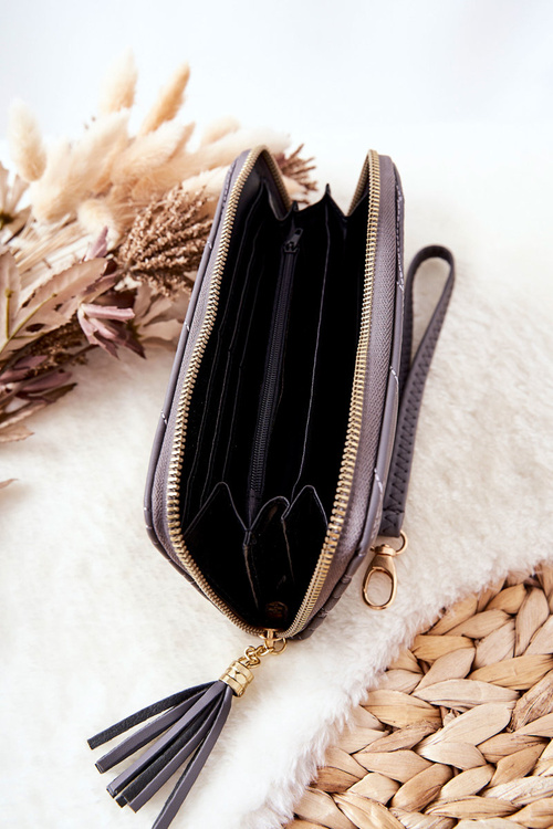 Великий стьобаний гаманець на блискавці з ремінцем сірого кольору