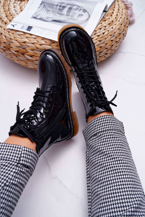 Жіночі чорні лаковані чоботи на підборах на підборах