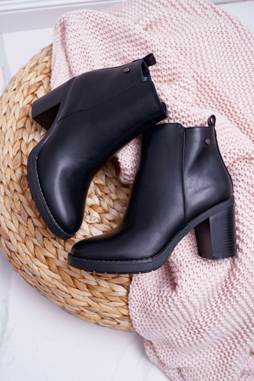 Жіночі чоботи на підборах чорні Serrena