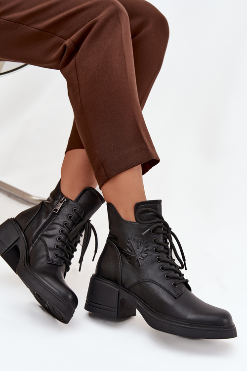 Жіночі шкіряні ботінки на платформі з підкладкою Vinceza 39950 Чорні