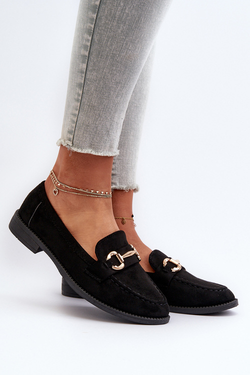 Жіночі лофери на плоскій каблуці з прикрасами чорного кольору