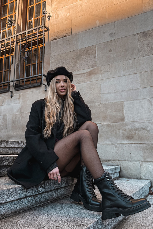 Жіночі трапери з еко-шкіри чорні Bellora