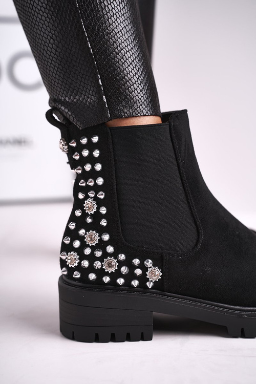 Чорні жіночі чоботи зі сріблястими заклепками