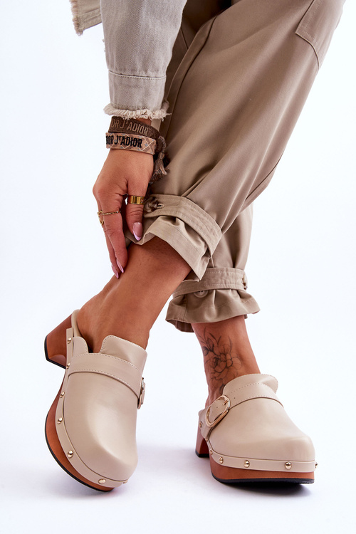 Жіночі шкіряні тапочки Сабо бежеві Fanett