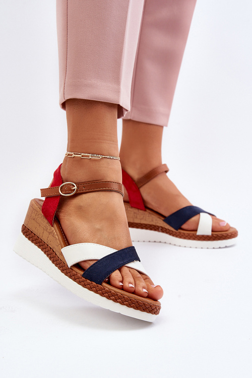 Босоніжки на танкетці з білими та темно-синіми ремінцями Kioda