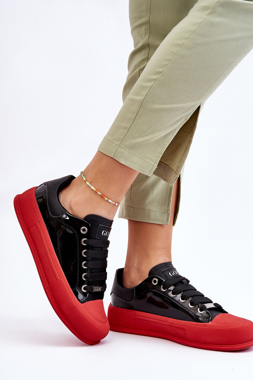 Жіночі лаковані кросівки на платформі GOE LL2N4021 чорно-червоні