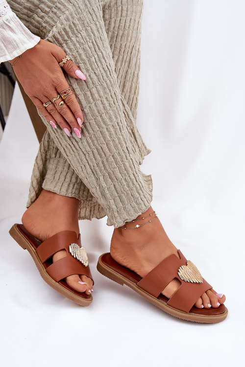 Жіночі сандалі на плоскому каблуці з золотою декорацією Karinma