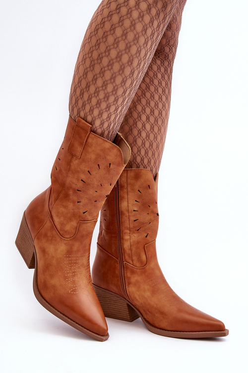 Шкіряні ковбойські чоботи на низькому каблуці верблюжого кольору