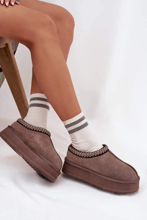 Низькі замшеві зимові чоботи для жінок з вишивкою на платформі Vinceza 97960 коричневі