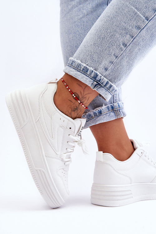 Жіноче класичне спортивне взуття білого кольору Avra