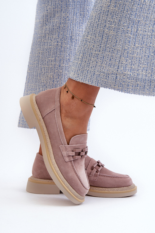 Жіночі замшеві лофери на плоскій підошві з декоративними принтами D&A TW101 брудно-рожеві