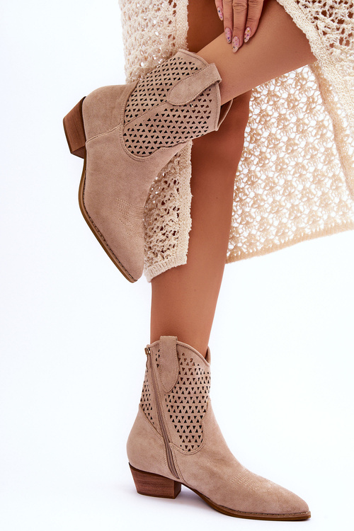 Жіночі ажурні ковбойські чоботи бежевого кольору