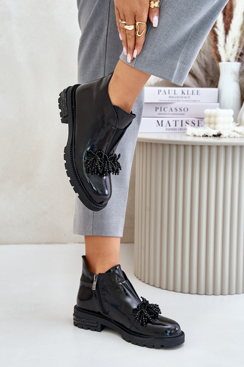 Шкіряні лаковані ботильйони з декором, утеплені D&A LZ42-036 Чорні