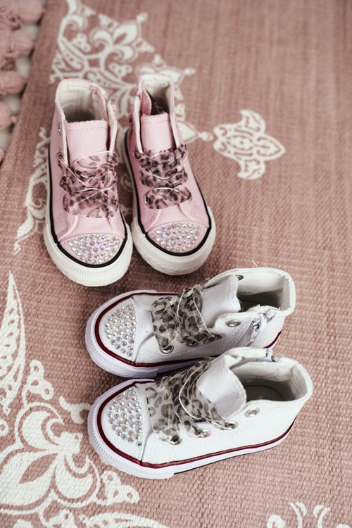 Дитячі кросівки з цирконами White Smile