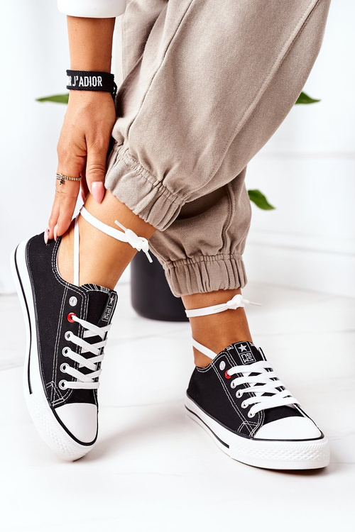 Жіночі класичні кросівки чорного кольору на білій підошві Ecoma