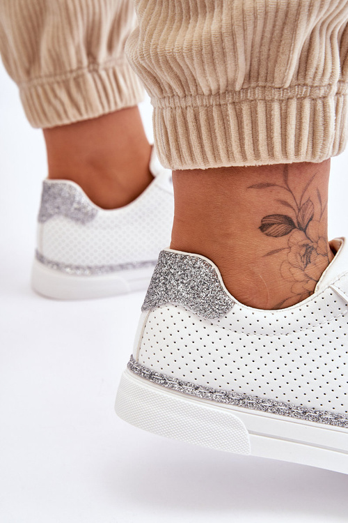 Жіночі низькі перфоровані кросівки білі та сріблясті Daxton