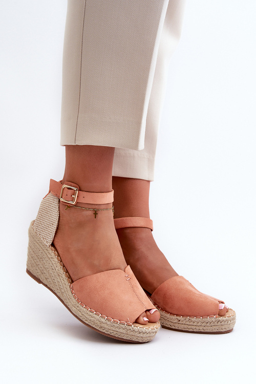 Комфортні жіночі босоніжки на танкетці світло-рожеві Dellia