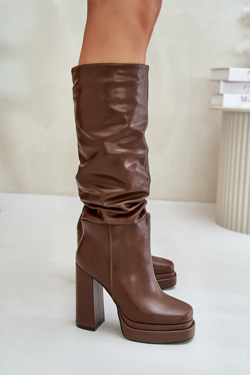 Чоботи до коліна на підборах і платформі зі збором утеплені коричневі Beridra