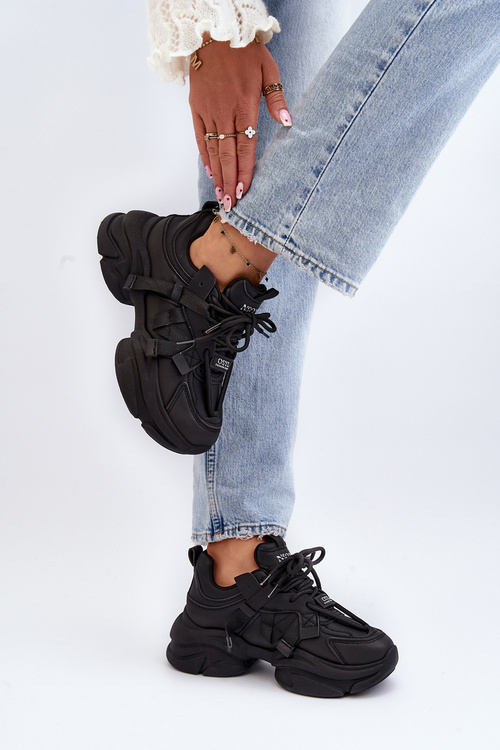 Жіночі кросівки на масивній підошві чорні Windamella