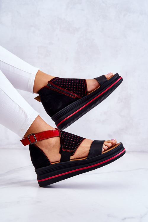 Шкіряні босоніжки на танкетці Maciejka 05356-01 чорно-червоні