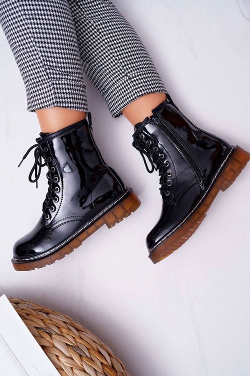 Жіночі чорні лаковані чоботи на підборах на підборах