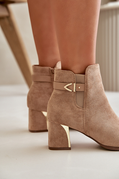Жіночі ботильйони на каблуці, застібка-блискавка, еко-замша темно-бежева Bonucci