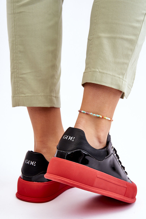 Жіночі лаковані кросівки на платформі GOE LL2N4021 чорно-червоні