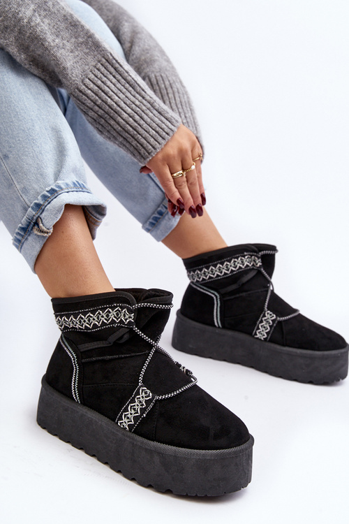 Жіночі снігові черевики на товстій підошві і шнурівці чорного кольору Milson