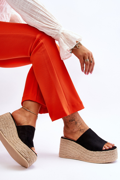 Жіночі тапочки на танкетці та платформі чорні Ysabel