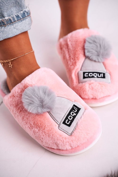 Жіночі пухнасті тапочки з шапочкою і помпоном рожевого кольору зберігають тепло