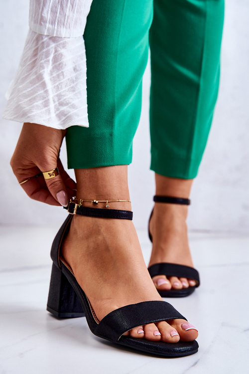 Модні жіночі босоніжки на каблуці чорні Lucida