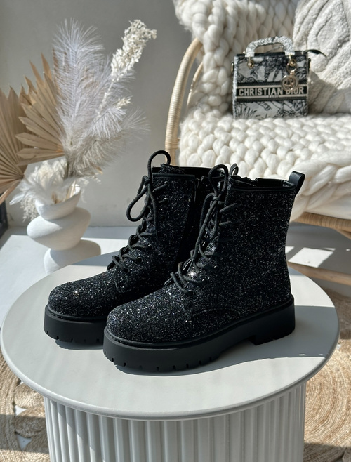 Жіночі робочі черевики утеплені, прикрашені паєтками чорного ліатеїну