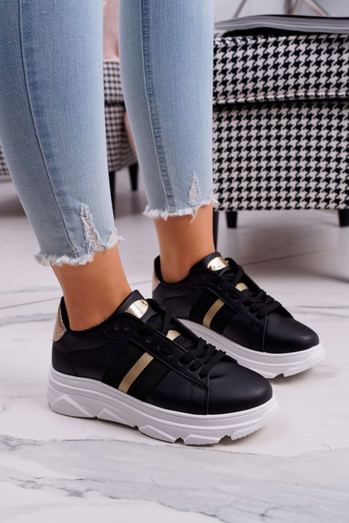 Спортивне жіноче взуття на товстій підошві чорного кольору